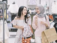 Ilustrasi, Gen Z saat Belanja/Foto: Getty Images/Edwin Tan