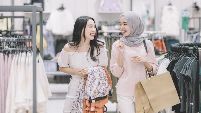 Ilustrasi, Gen Z saat Belanja/Foto: Getty Images/Edwin Tan