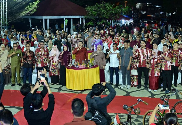 Munafri dan Aliyah Hadiri Pesta Rakyat Tamalate, Sampaikan Tujuh Program Unggulan Pemkot Makassar