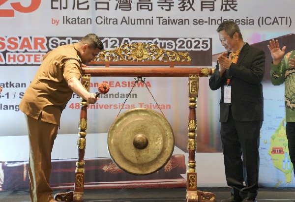 Wali Kota Makassar Buka Pameran Pendidikan Taiwan, Apresiasi 48 Kampus Peserta