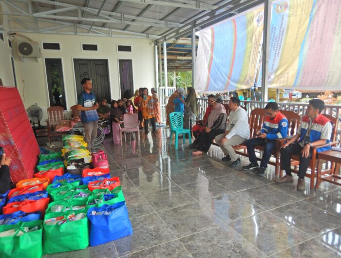 Sumber Foto : Sudir, Pertamina Patra Niaga Regional Sulawesi Salurkan Bantuan untuk Warga Terdampak Gempa Bumi Poso, Jumat (22/8/2025) lalu.
