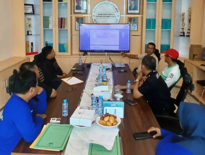Pemerintah Provinsi Sulawesi Barat memperkuat sinergi dengan berbagai pihak untuk meningkatkan pelayanan publik, khususnya ketertiban dan ketentraman masyarakat (Tibumlinmas), Jumat (15/8/2025).
