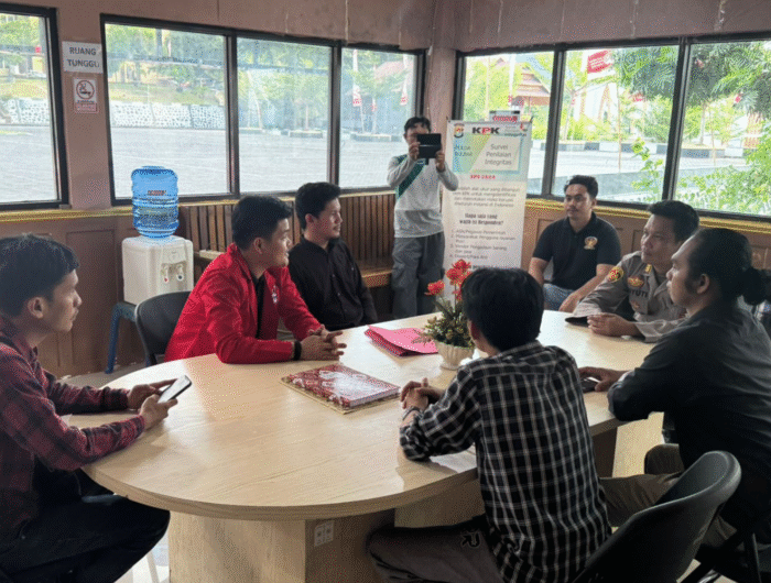 Pimpinan DPD GMNI Sulawesi Barat dan Pimpinan DPC GMNI Mamuju melaporkan oknum mencatut nama GMNI Sulbar meminta bantuan dana kepada pejabat-pejabat dan sejumlah pihak. Jumat (15/8/2025).
