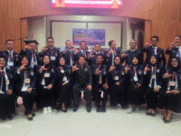 Para peserta Pelatihan Kepemimpinan Administrator (PKA) Angkatan I lingkup Pemprov Sulbar berpose bersama usai melaksanakan studi lapangan kinerja organisasi di Kabupaten Maros, Selasa (19/8/2025).