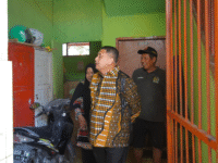 Munafri Arifuddin memeriksa kondisi sarana prasarana sekolah, termasuk toilet dan ruang belajar di SD Negeri Mattoangin I dan II, Jalan Hati Mulia, Kecamatan Mariso, Kota Makassar, Kamis (21/8/2025)