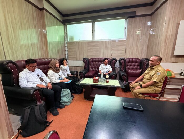Badan Pengelolaan Keuangan dan Pendapatan Daerah (BPKPD) Provinsi Sulawesi Barat (Sulbar) menerima kunjungan tim dari Badan Pengawasan Keuangan dan Pembangunan (BPKP) Perwakilan Sulbar. Pertemuan berlangsung di ruang kerja Sekretaris BPKPD Sulbar, Selasa (12/8/2025).