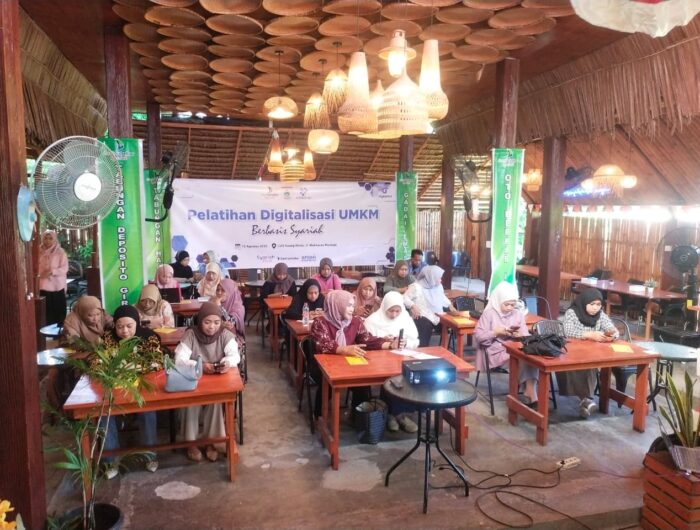 Diskoperindag Sulbar bekerjasama dengan Badan Pengembangan Sumber Daya Manusia (BPSDM) Kementerian Komunikasi dan Digital (Komdigi) Makassar serta Kantor Perwakilan Bank Indonesia (BI) Sulbar menyelenggarakan Pelatihan Manajemen Operasional Bisnis untuk UMKM.
