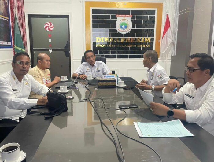 Dalam rangka menuntaskan persoalan aset tanah Polda Sulawesi Barat (Sulbar) yang terselesaikan, Badan Pengelolaan Keuangan dan Pendapatan Daerah (BPKPD) Sulbar bersama Dinas Perumahan dan Kawasan Permukiman (Perkim) Sulbar menggelar rapat koordinasi di ruang rapat kantor Dinas Perkim Sulbar, Rabu (13/8/2025).
