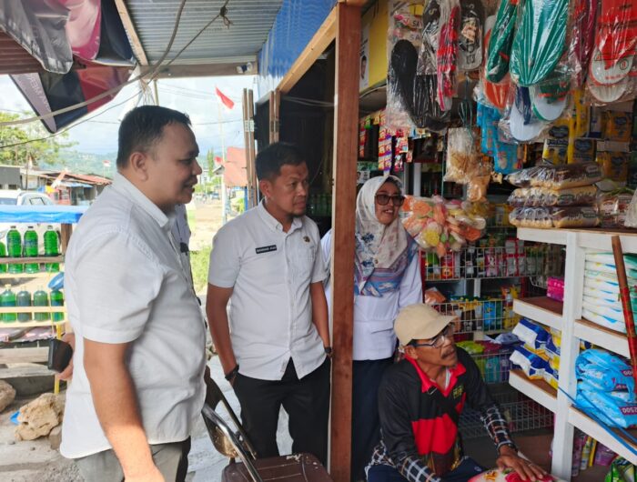 Dinas Koperasi dan UKM, Perindustrian dan Perdagangan (Koperindag) Provinsi Sulawesi Barat menindaklanjuti aduan masyarakat terkait dugaan ketidaksesuaian takaran beras, Rabu (13/8/2025)