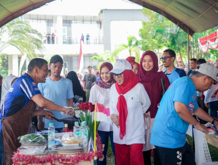 Humas Pemprov, Perayaan HUT ke-80 RI di lingkungan Pemprov Sulbar, Jl Abdul Malik Pattana Endeng, Mamuju, Jumat (15/8/2025). 