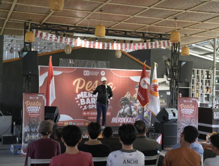Gubernur Sulbar Suhardi Duka (SDK) resmi membuka Turnamen Pesta Merdeka Bareng E-Sport di Café DAP Mamuju, Jl Martadinata, Simboro Mamuju, Sulawesi Barat, Sabtu, (16/8/2025).