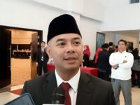 Eka Putra Budi Nugroho saat memberikan keterangan kepada awak media di Ballroom Grand Maleo Hotel, Jl. Yos Soedarso, Kelurahan Binanga, Mamuju, Sulawesi Barat Jumat (15/8/2025).