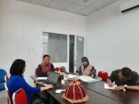 Suasana penandatanganan surat pernyataan penerima Beasiswa Kedokteran Unsulbar yang difasilitasi Pemprov Sulbar melalui Biro Pemkesra, Jumat (22/8/2025).