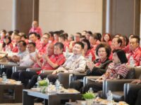Para pengurus dan anggota paguyuban mengikuti agenda konsolidasi dan pembahasan arah kerja kepengurusan baru pada Musprov VI PSMTI Sulsel di Rinra Hotel, Makassar, Sabtu (23/8/2025).