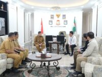 Sumber Foto : Humas Pemkot, Wali Kota Makassar, Munafri Arifuddin, menerima audiensi tim BrainEvo Indonesia di ruang kerja Balai Kota. Membahas program pemetaan karakter genetik siswa SD-SMP, Selasa (26/8/2025).
