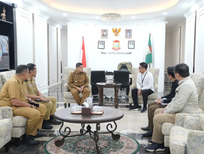 Sumber Foto : Humas Pemkot, Wali Kota Makassar, Munafri Arifuddin, menerima audiensi tim BrainEvo Indonesia di ruang kerja Balai Kota. Membahas program pemetaan karakter genetik siswa SD-SMP, Selasa (26/8/2025).