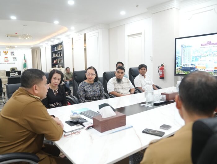 Sumber Foto : Humas Pemkot, Wali Kota Makassar, Munafri Arifuddin, saat menerima audiensi manajemen PT Margamas Indah Development, pengelola Mall Panakkukang dan Myko Hotel, di Balai Kota Makassar, Selasa (26/08/2025).