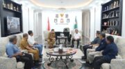 Sumber Foto : Humas Pemkot, Wali Kota Makassar, Munafri Arifuddin, menerima audiensi dari pengurus Persatuan Wartawan Indonesia (PWI) Sulsel di Balai Kota Makassar, membahas agenda Rapat Kerja dan rencana peresmian kantor baru PWI Sulsel, Selasa (26/8/2025).