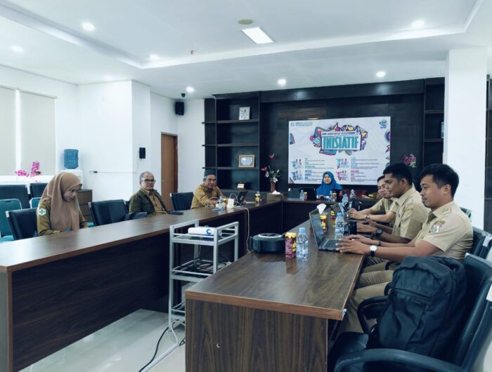 Sumber Foto : Humas Pemprov, Suasana rapat koordinasi pengalokasian belanja PBI JKN dan PBPU Pemda Perubahan TA 2025 di Kantor BPJS Kesehatan Cabang Mamuju, Jl. Kurungan Bassi, Kelurahan Rimuku, Mamuju, Sulawesi Barat, Senin (25/8/2025).