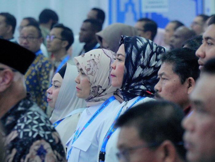 Sumber Foto : Humas Pemkot, Wakil Wali Kota Makassar, Aliyah Mustika Ilham (tengah) hadiri Rapat Koordinasi Nasional (Rakornas) Produk Hukum Daerah 2025 di Aula Bahteramas Kantor Gubernur Sulawesi Tenggara, Rabu (27/8/2025).