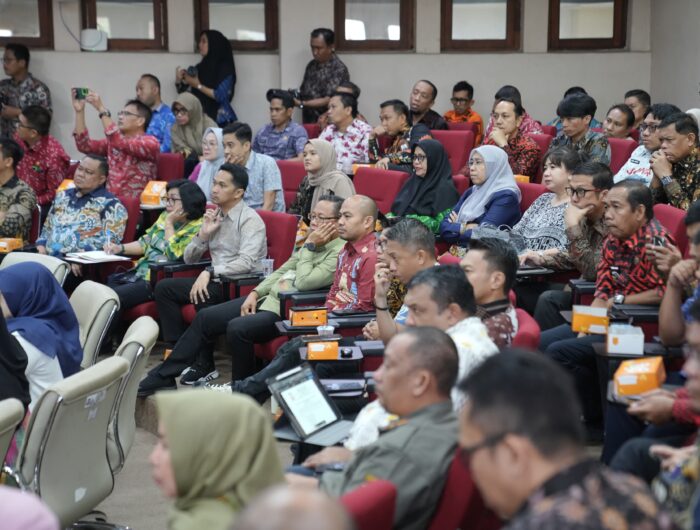 Sumber Foto : Humas Pemkot, Suasana Rapat Koordinasi Evaluasi Pelaksanaan Survei Penilaian Integritas (SPI) 2025 dan tindak lanjut SPI 2024 di Ruang Sipakalebbi, Makassar. Kamis (28/8/2025).