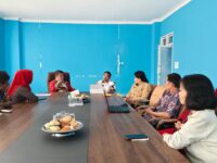 Sumber Foto : Humas Pemprov , Suasana rapat Pra-Evaluasi Kinerja Penyelenggaraan Pelayanan Publik Mandiri Tahun 2025 di Dinas Perpustakaan dan Kearsipan Daerah (DPKD) Sulbar pada Kamis, (28/8/2025).