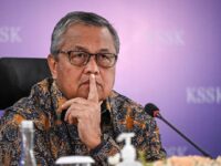 Sumber Foto : Antara/Fauzan, Gubernur Bank Indonesia Perry Warjiyo penyampaian hasil rapat berkala Komite Stabilitas Sistem Keuangan (KSSK) di Kantor LPS, Jakarta, (28/7/2025).