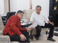 Sumber Foto : Humas Pemkot, Wali Kota Makassar Munafri Arifuddin menerima kunjungan Kepala Pusat Strategis Kebijakan Digitalisasi dan Inovasi Daerah Kemendagri, Akbar Ali, membahas perkembangan 108 inovasi daerah di Balai Kota Makassar, Kamis (4/9/2025).