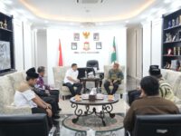 Sumber Foto : Humas Pemkot, Wali Kota Makassar Munafri Arifuddin menerima audiensi pengurus Wahdah Islamiyah di Balai Kota Makassar, bahas rencana sekolah percontohan berbahasa Arab dan program lingkungan terpadu. Rabu (3/9/2025).