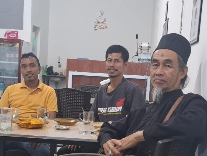 Sumber Foto : Muhammad Fadhil, foto bersama dalam agenda koordinasi jajaran presidium, sekretaris umum, dan bendahara umum MD KAHMI Gowa, di kedai kopi WASAPA, Kecamatan Pattallassang, Kabupaten Gowa, Sulsel. Rabu (3/9/2025).