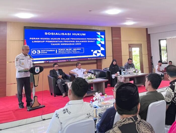 Sumber Foto : Humas Pemprov, Plh. Sekprov Sulbar Herdin Ismail membuka Sosialisasi Hukum terkait Peran Kuasa Hukum dalam Penanganan Perkara di Lingkup Pemprov Sulbar, di Aula Marasa Corner, Kompleks Kantor Gubernur Sulbar, Kamis (4/9/2025).