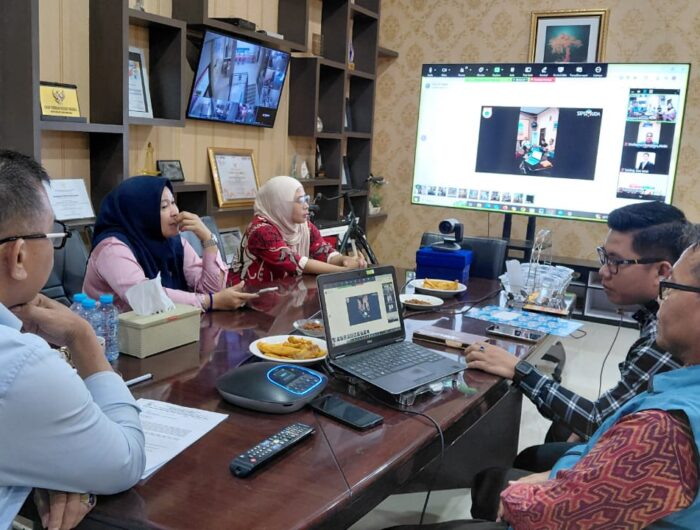 Sumber Foto : Humas Pemprov/Suasana sosialisasi aplikasi SiPemuda yang digelar Dispora Sulbar secara daring melalui Zoom Meeting, dihadiri pimpinan OPD dan perwakilan organisasi kepemudaan, Jumat(5/9/2025).