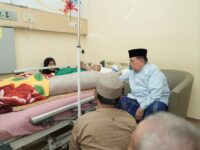 Sumber Foto : Humas Pemprov/Wakil Gubernur Sulawesi Barat, Salim S. Mengga, jenguk Annangguru Bukku KH. Hasan Sanusia di RSUD Andi Depu, Polman, Sabtu (6/9/2025).
