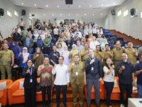 Sumber Foto : Humas Pemkot/Para peserta Placemaking Summit Makassar Placemaking for Academic Network (MAPAN) berfoto bersama usai sesi diskusi di Kampus Unhas Gowa, Senin (8/9/2025).
