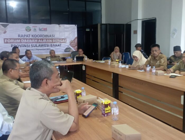 Sumber Foto : Humas Pemprov/Suasa pertemuan Forum DAS Provinsi Sulbar, dihadiri perwakilan Badan Penanggulangan Bencana Daerah (BPBD) Sulbar di Kantor Dinas Kehutanan, Kompleks Kantor Gubernur Provinsi Sulawesi Barat. Senin (8/9/2025).