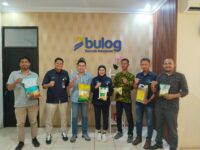 Sumber Foto : Tim Redaksi/Pengurus MD KAHMI Kabupaten Gowa bersama jajaran Perum BULOG Cabang Makassar, Jl. Urip Sumoharjo, Panaikang, Kecamatan Panakkukang, Kota Makassar. BULOG siap disinergikan dalam program Milad KAHMI ke-59, termasuk beras SPHP dan produk kemitraan usaha pangan, Selasa (9/9/2025).