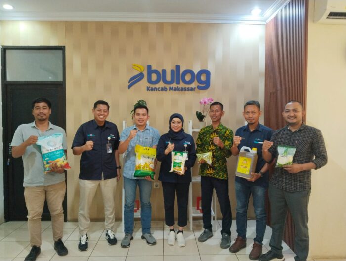 Sumber Foto : Tim Redaksi/Pengurus MD KAHMI Kabupaten Gowa bersama jajaran Perum BULOG Cabang Makassar, Jl. Urip Sumoharjo, Panaikang, Kecamatan Panakkukang, Kota Makassar. BULOG siap disinergikan dalam program Milad KAHMI ke-59, termasuk beras SPHP dan produk kemitraan usaha pangan, Selasa (9/9/2025).