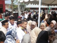 Sumber Foto : Humas Pemkot/Wali Kota Makassar, Munafri Arifuddin, berbaur dan berfoto bersama para guru serta masyarakat usai meresmikan renovasi SD Inpres Pagandongan I dan II di Jalan Pahlawan II, Salodong, Makassar, Rabu (10/9/2025).