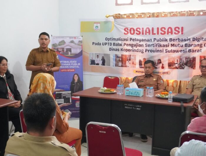 Sumber Foto : Humas Pemprov/Kepala Dinas Koperindag Sulbar, H. Masriadi Nadi Atjo, memberikan sambutan pada acara sosialisasi optimalisasi pelayanan publik berbasis digital oleh UPTD BPSMB Dinas Koperindag Provinsi Sulawesi Barat di Mamuju. Rabu (10/9/2025).