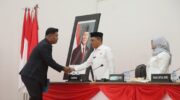 Sumber Foto : Humas Pemprov/Kepala Bapperida Sulbar, Junda Maulana, hadir mewakili Gubernur dalam Rapat Paripurna DPRD Sulbar dengan agenda penyampaian Nota Keuangan RAPBD 2026, Rabu (10/9/2025).