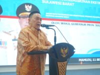 Sumber Foto : Humas Pemprov/Wakil Gubernur Sulbar, Salim S Mengga memberikan arahan saat memimpin rapat koordinasi dan sinkronisasi program penanggulangan kemiskinan di Mamuju, Kamis (11/9/2025).