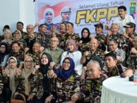 Sumber Foto : Humas Pemkot/Wakil Wali Kota Makassar sekaligus Ketua FKPPI Sulsel, Aliyah Mustika Ilham, berfoto bersama jajaran pengurus dan anggota Forum Komunikasi Putra Putri Purnawirawan TNI-Polri (FKPPI) dalam perayaan HUT ke-47 FKPPI di Rumah Jabatan Wakil Wali Kota Makassar, Jumat (12/9/2025).