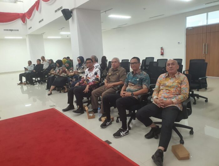 Sumber Foto : Humas Pempov/Suasana Rapat Paripurna dengan agenda mendengarkan jawaban Gubernur Sulbar, Suhardi Duka, atas pandangan umum fraksi-fraksi DPRD terhadap R-APBD 2026. di Gedung DPRD Sulbar, Kamis (11/9/2025).