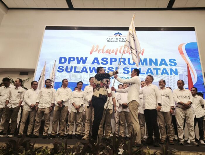 Sumber Foto : Tim Redaksi/Pelantikan Dewan Pengurus Wilayah (DPW) Asosiasi Pengembang Perumahan dan Permukiman Seluruh Indonesia (ASPRUMNAS) Sulawesi Selatan periode 2025–2030 di Hotel Claro Makassar, Sabtu (13/9/2025).