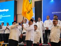 Sumber Foto : Humas Pemprov/Gubernur Sulbar Suhardi Duka resmi dilantik sebagai Ketua Pengurus Wilayah IKA PMII Sulawesi Barat di Ballroom d’Maleo Hotel and Convention, Mamuju, Jumat (12/9/2025).