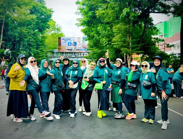Sumber Foto : Tim Redaksi/Para pengurus Ikatan Saudagar Muslim Indonesia (ISMI) Sulawesi Selatan saat mengikuti Jalan Santai ISMI Sulsel di Jalan Jenderal Sudirman, Makassar, Ahad (14/9/2025)