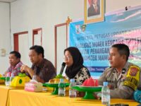 Sumber Foto : Humas Pemprov/Kepala Bidang Bantuan dan Jaminan Sosial Dinas Sosial Provinsi Sulawesi Barat, Andi Alma Aliuddin, memimpin Bimtek bagi petugas pemutakhiran data untuk percepatan penanganan kemiskinan ekstrem di Desa Tasokko, Kecamatan Karossa, Mamuju Tengah, Sabtu (13/9/2025).