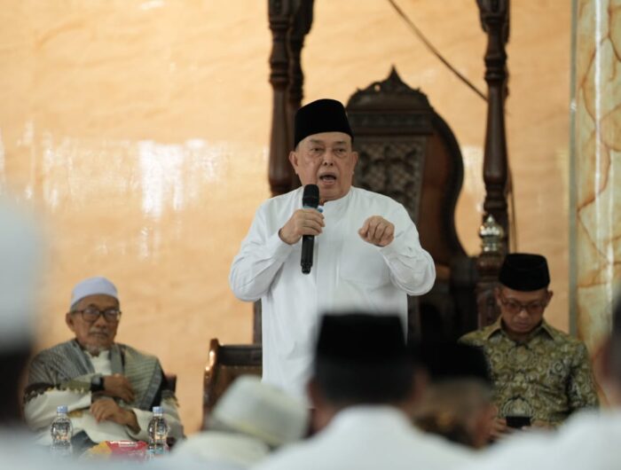 Sumber Foto : Humas Pemprov/Wakil Gubernur Sulawesi Barat, Salim S Mengga, menyampaikan pesan moral tentang pentingnya integritas, kesederhanaan, dan meneladani akhlak Nabi Muhammad SAW saat peringatan Maulid Nabi di Masjid Raya Campalagian, Minggu (14/9/2025).