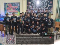 Sumber Foto : Tim Redaksi/Anggota Pimpinan Anak Cabang (PAC) Ormas Semut Hitam Indonesia Kecamatan Rappocini berfoto bersama di sekretariat mereka di Jalan Bua Kana, Makassar, Minggu (14/9/2025).