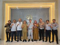 Sumber Foto : Humas Pemprov/Kepala Bidang LLAJ Dishub Sulbar, Muh. Akbar Atjo bersama perwakilan Ditlantas Polda Sulbar, Jasa Raharja, Bappeda Sulbar, dan instansi terkait usai rapat Forum LLAJ di Mamuju, Senin (15/9/2025).